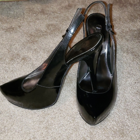 Shoes - Picture 2 of 3